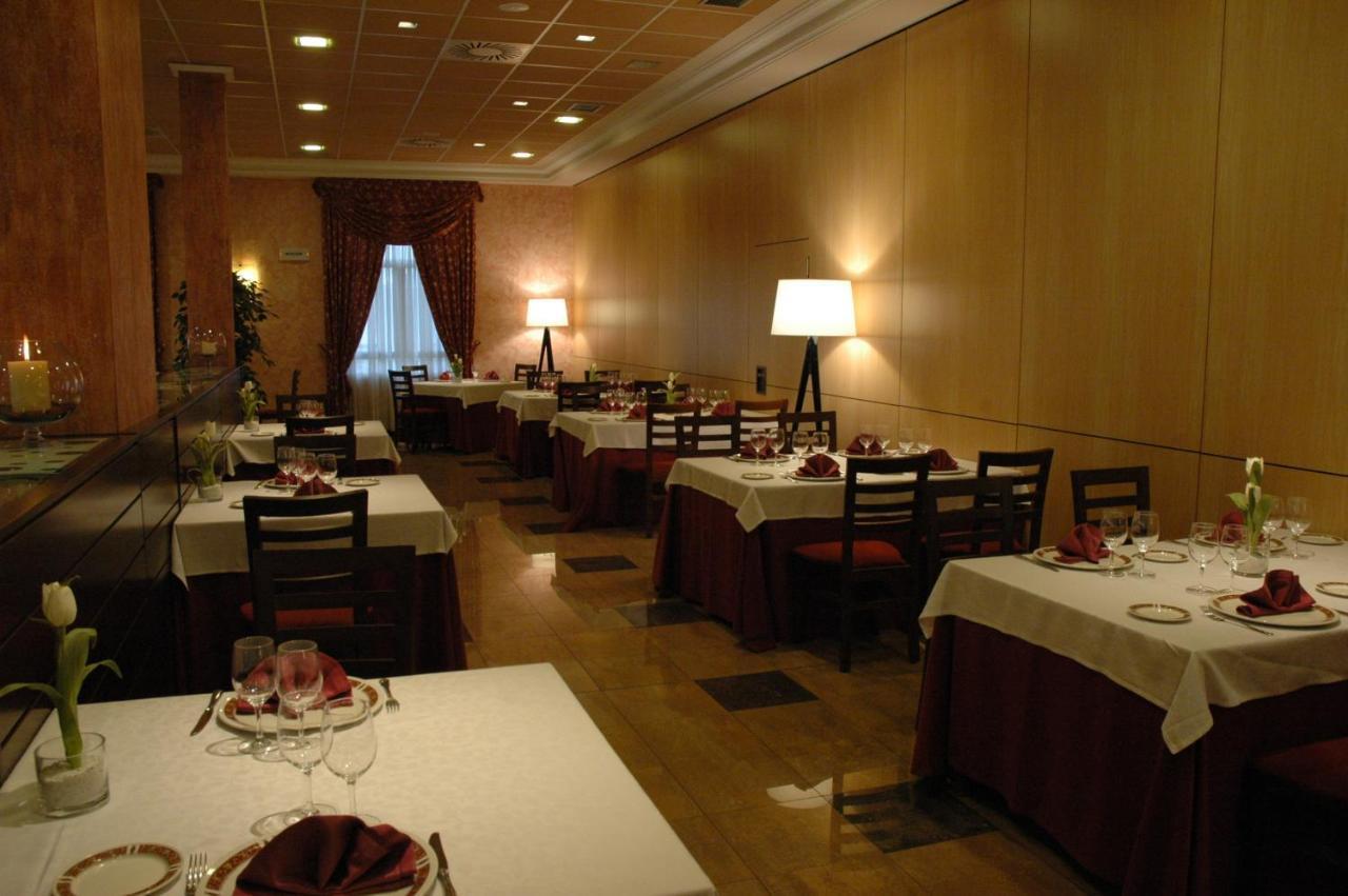 أوركويِن Hotel Andia المطعم الصورة